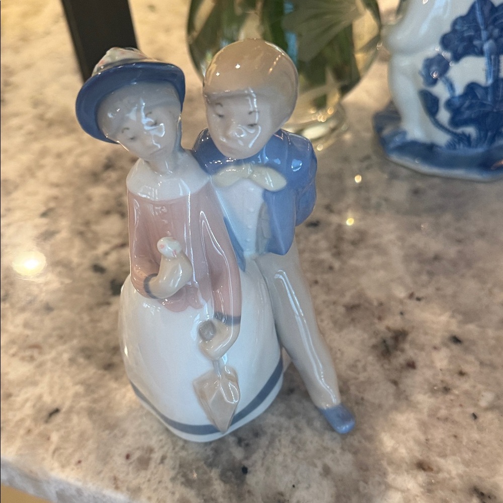 Porcelain Couple Figurine in Blue and Cream, great wedding gift!!!Valencia.